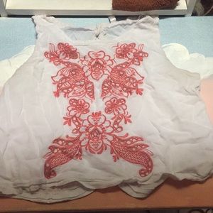 White shirt cropped with design